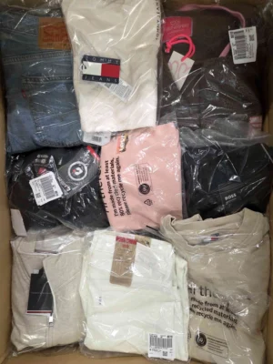 The photo shows a package with clothing in the category T.