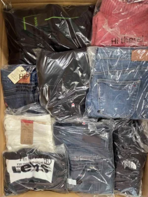 The photo shows a package with clothing in the category T.
