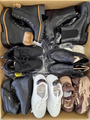 The photo shows a package with footwear in the category CSU.
