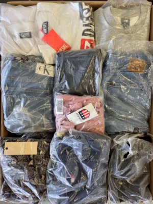 The photo shows a package with clothing in the category D.
