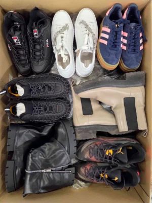 The photo shows a package with footwear in the category CSU.
