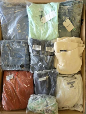 The photo shows a package with clothing in the category D.