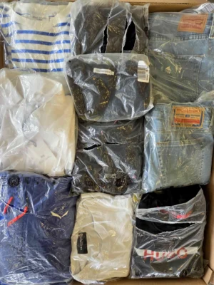 The photo shows a package with clothing in the category D.