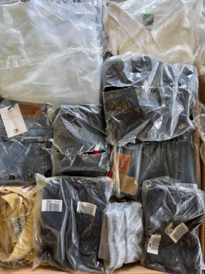 The photo shows a package with clothing in the category D.