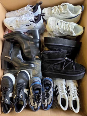 The photo shows a package with footwear in the category CSU.