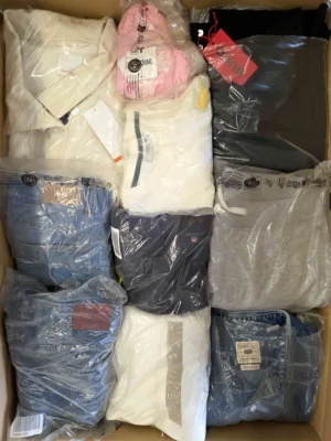 The photo shows a package with clothing in the category D.
