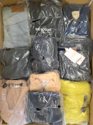 The photo shows a package with clothing in the category D.