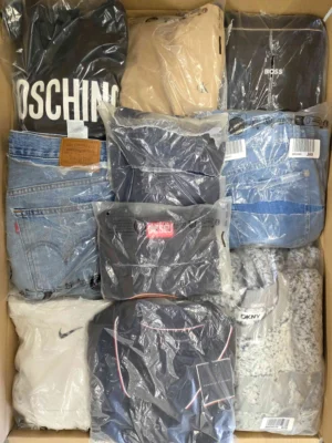 The photo shows a package with clothing in the category D.