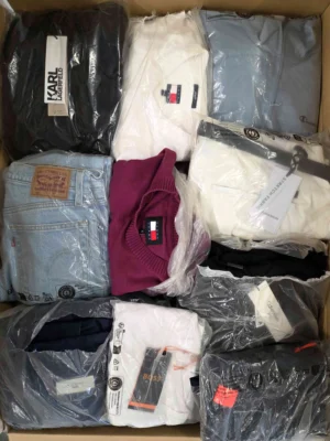 The photo shows a package with clothing in the category D.