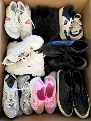 The photo shows a package with footwear in the category SH.