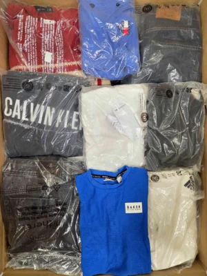 The photo shows a package with clothing in the category D.