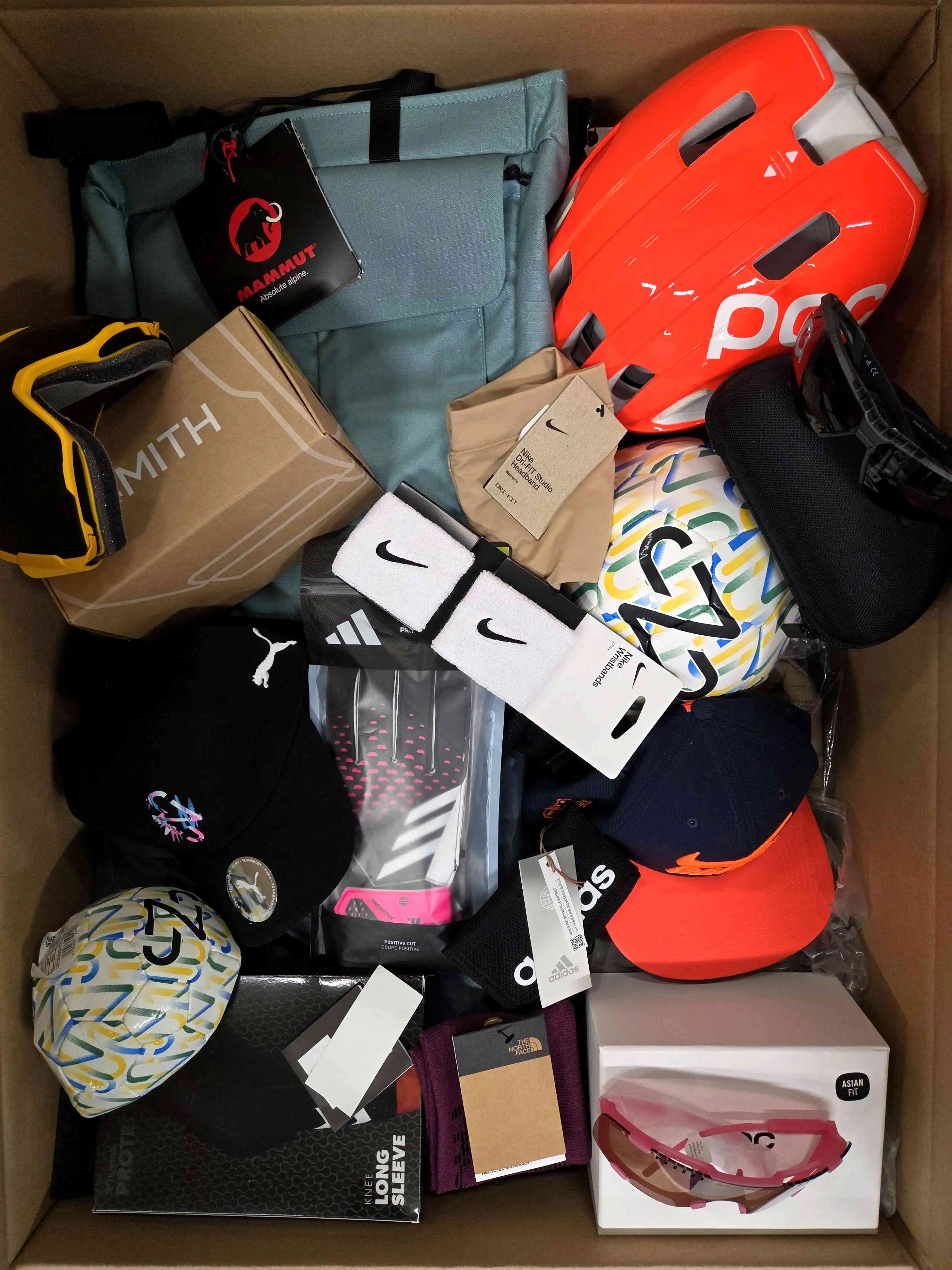 S153 3 The picture shows a package with accessories in the category Z.