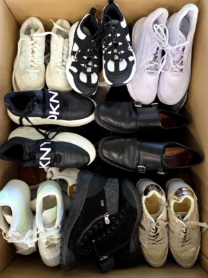The photo shows a package with footwear in the category SH.
