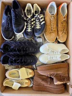The photo shows a package with footwear in the category CSU.