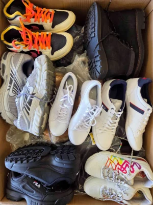 The photo shows a package with footwear in the category CSU.