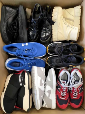 The photo shows a package with footwear in the category SH.