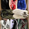 SH1581 1 The photo shows a package with footwear in the category SH.