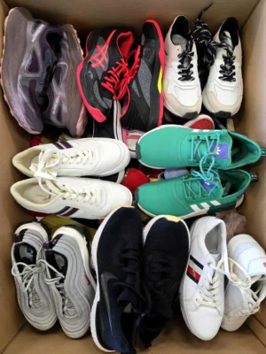 The photo shows a package with footwear in the category SH.