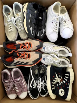 The photo shows a package with footwear in the category SH.