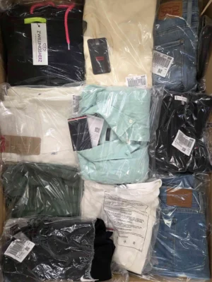 The photo shows a package with clothing in the category T.