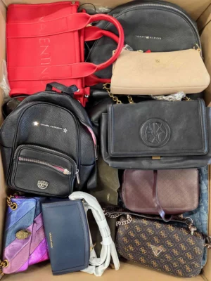 The picture shows a package with accessories in the category HC.