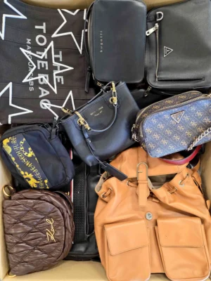 The picture shows a package with accessories in the category HC.