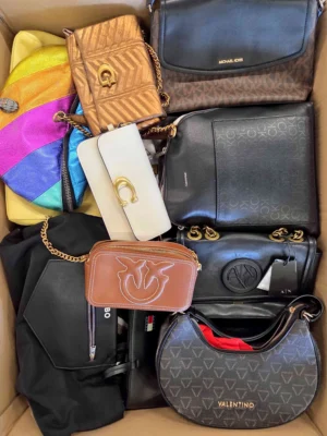 The picture shows a package with accessories in the category HC.