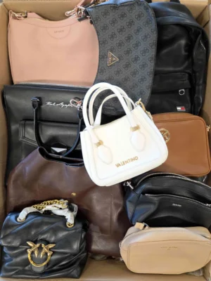 The picture shows a package with accessories in the category HC.