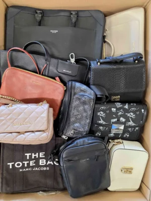 The picture shows a package with accessories in the category HC.