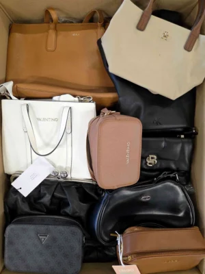 The picture shows a package with accessories in the category HC.