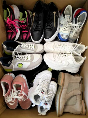 The photo shows a package with footwear in the category SH.