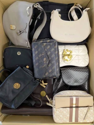 The picture shows a package with accessories in the category HC.