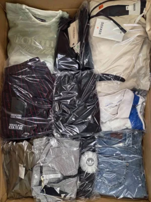 The photo shows a package with clothing in the category B.