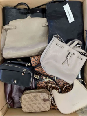 The picture shows a package with accessories in the category HC.