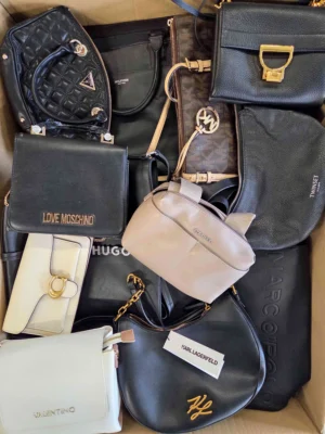 The picture shows a package with accessories in the category HC.