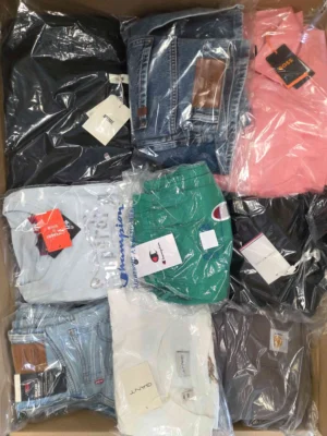 The photo shows a package with clothing in the category B.