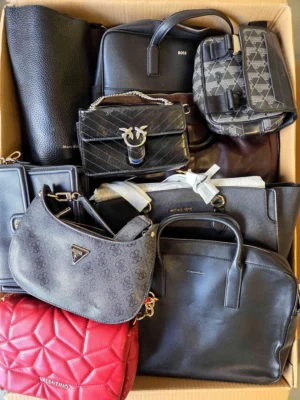 The picture shows a package with accessories in the category HC.