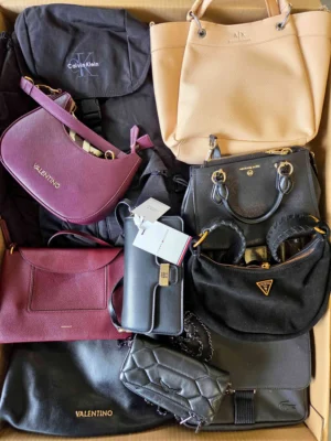 The picture shows a package with accessories in the category HC.