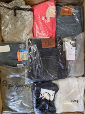 The photo shows a package with clothing in the category B.