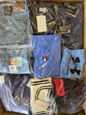The photo shows a package with clothing in the category B.