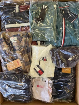 The photo shows a package with clothing in the category B.