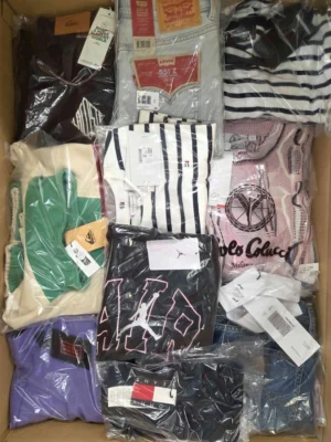 The photo shows a package with clothing in the category B.