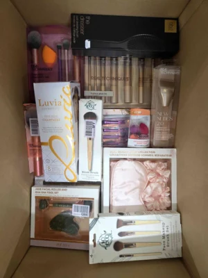 The picture shows a package with accessories in the category BC.