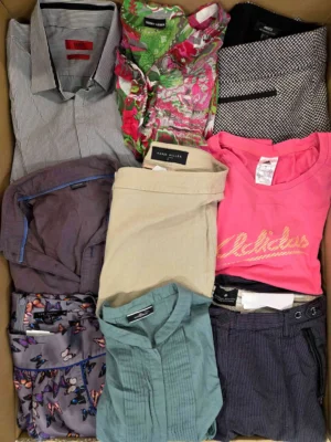 The photo shows a package with clothing in the category U.