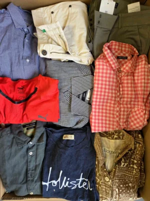 The photo shows a package with clothing in the category U.