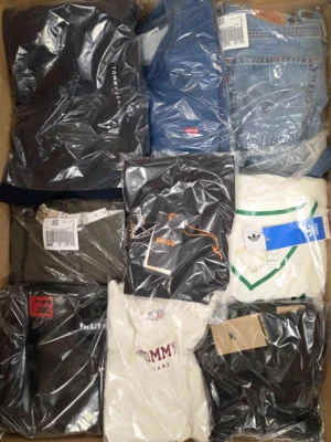 The photo shows a package with clothing in the category C.