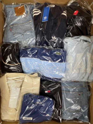 The photo shows a package with clothing in the category C.