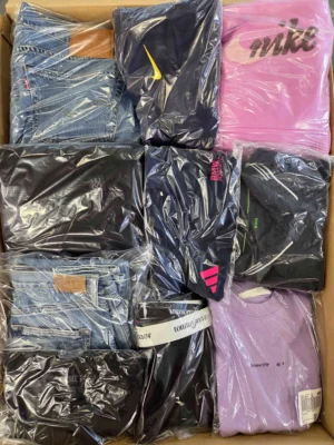 The photo shows a package with clothing in the category C.