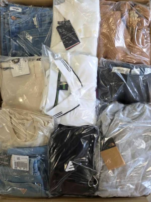 The photo shows a package with clothing in the category C.