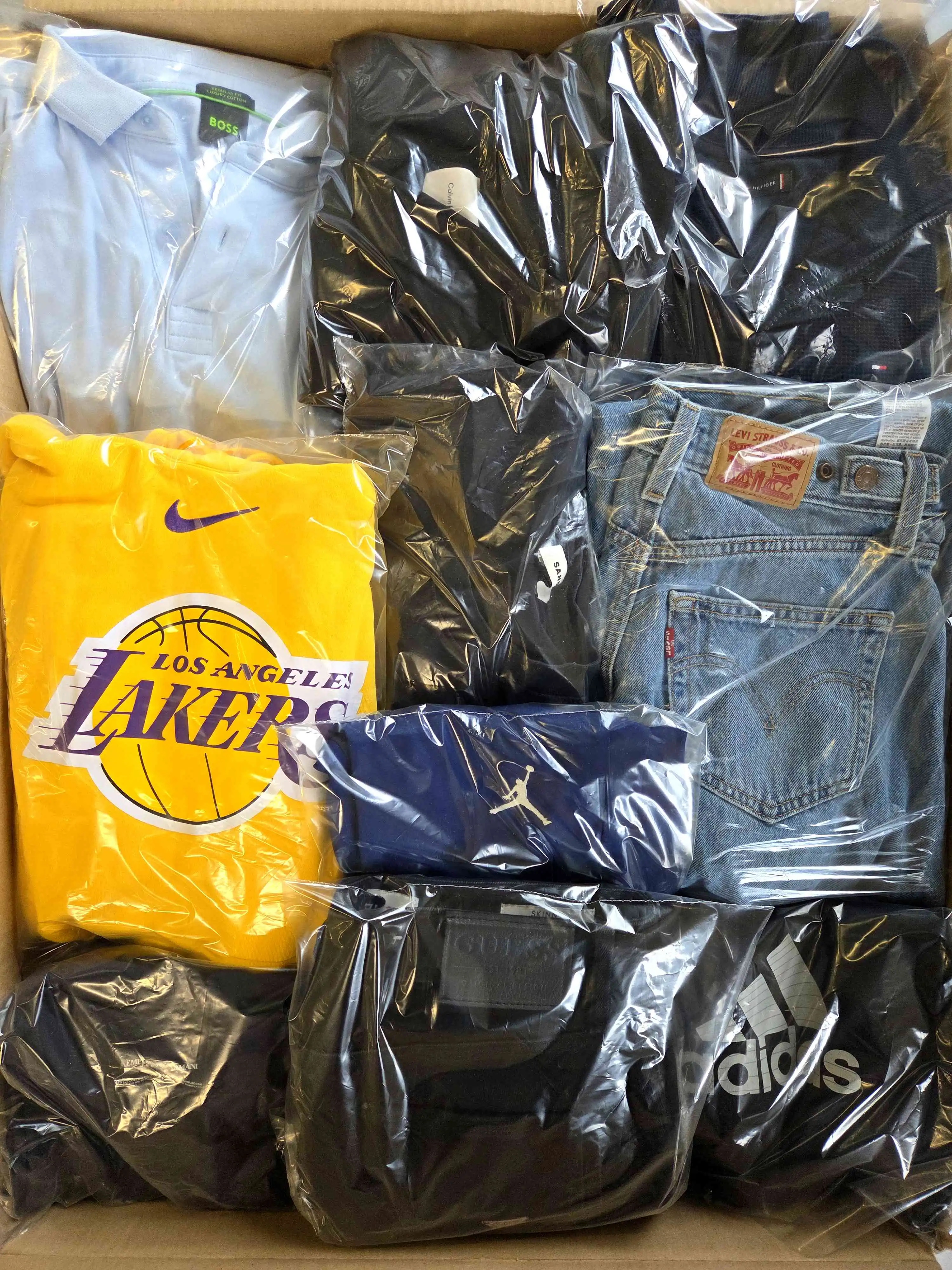 C1982 3 The photo shows a package with clothing in the category C.
